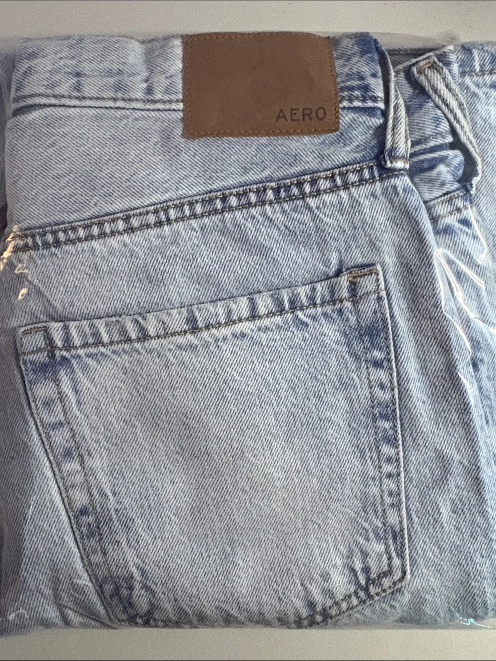 Aeropostale Women’s (4reg) Light Wash Relaxed Distressed Jeans